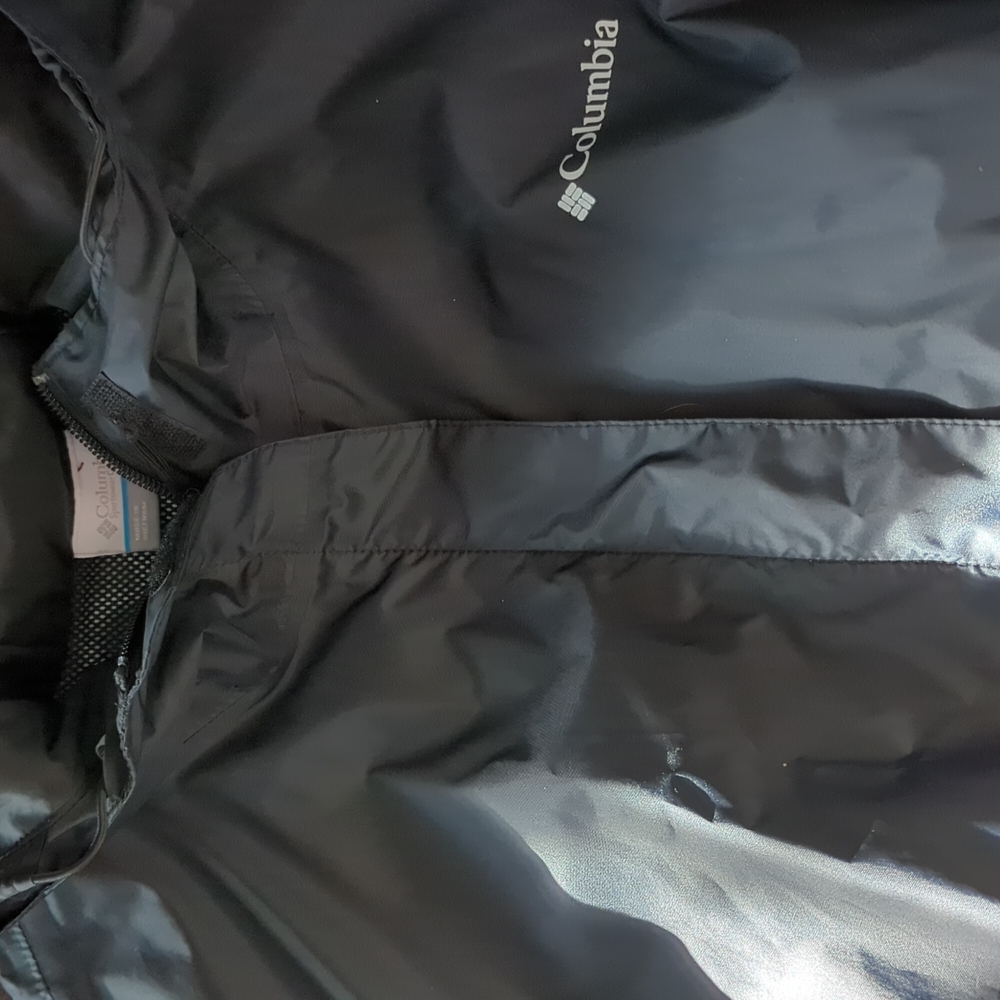 Columbia Women's Plus-Size 3X Windbreaker in black